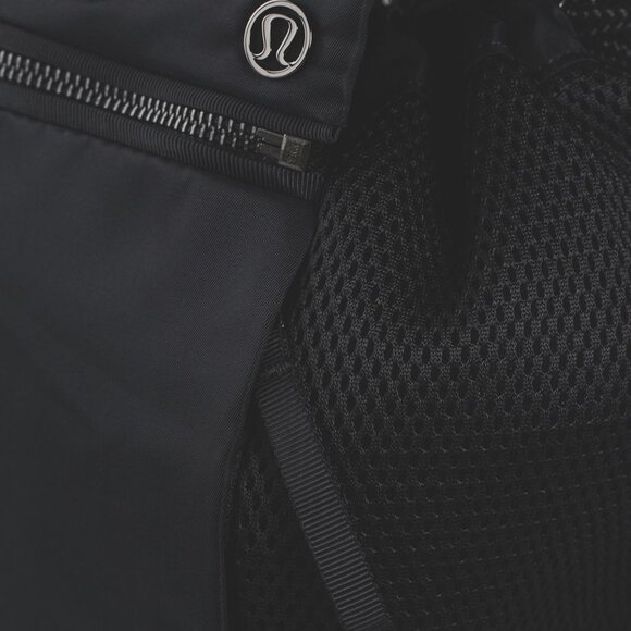 LULULEMON In A Cinch Back Pack – NEW WITH TAG – Black - Picture 12 of 12